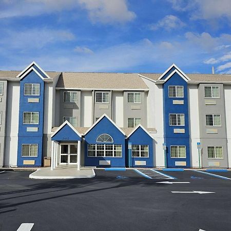 Microtel Inn & Suites By Wyndham Бушнелл Екстер'єр фото