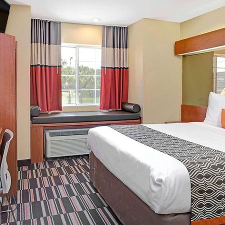 Microtel Inn & Suites By Wyndham Бушнелл Екстер'єр фото