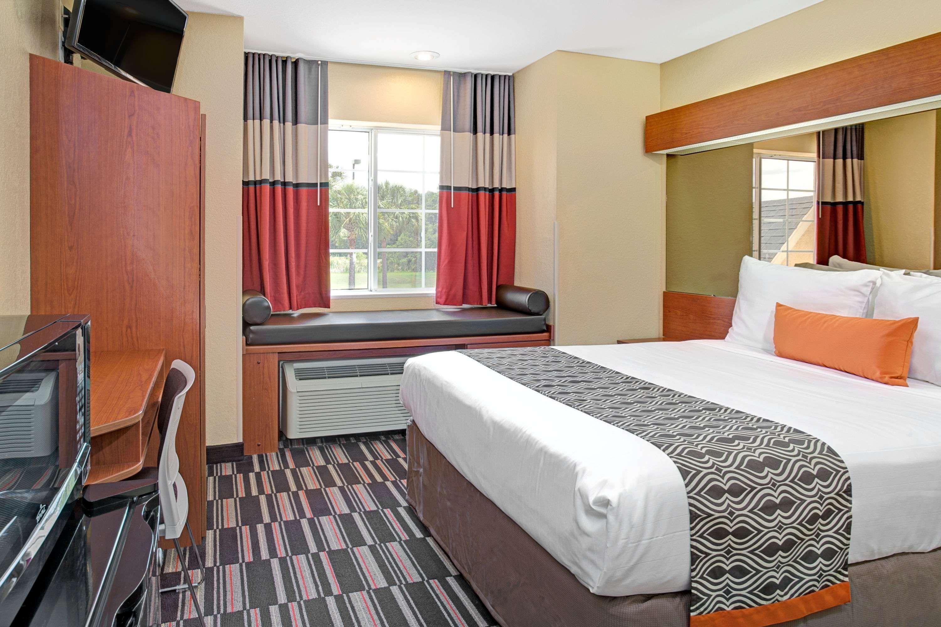 Microtel Inn & Suites By Wyndham Бушнелл Екстер'єр фото