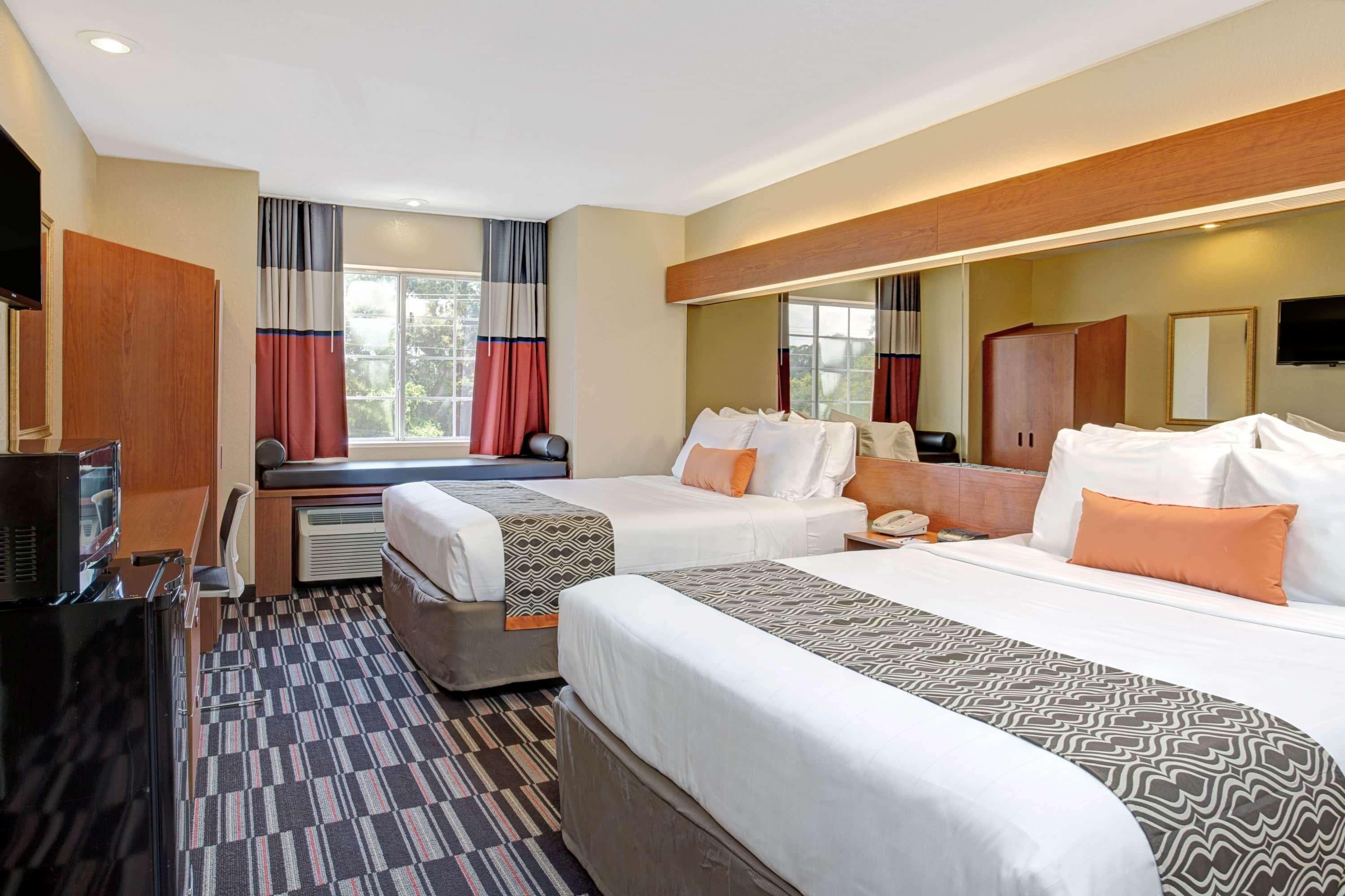 Microtel Inn & Suites By Wyndham Бушнелл Екстер'єр фото