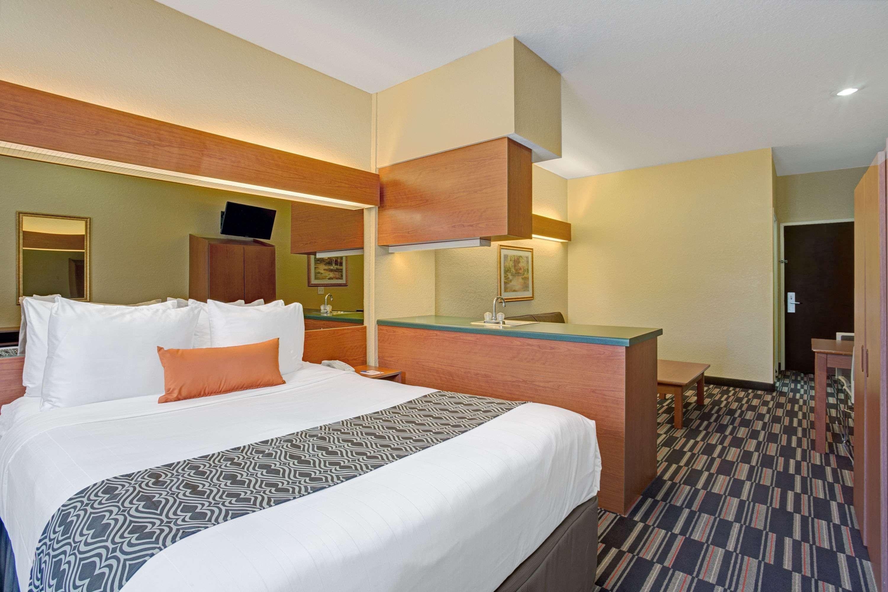 Microtel Inn & Suites By Wyndham Бушнелл Екстер'єр фото