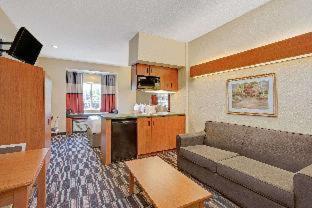 Microtel Inn & Suites By Wyndham Бушнелл Номер фото
