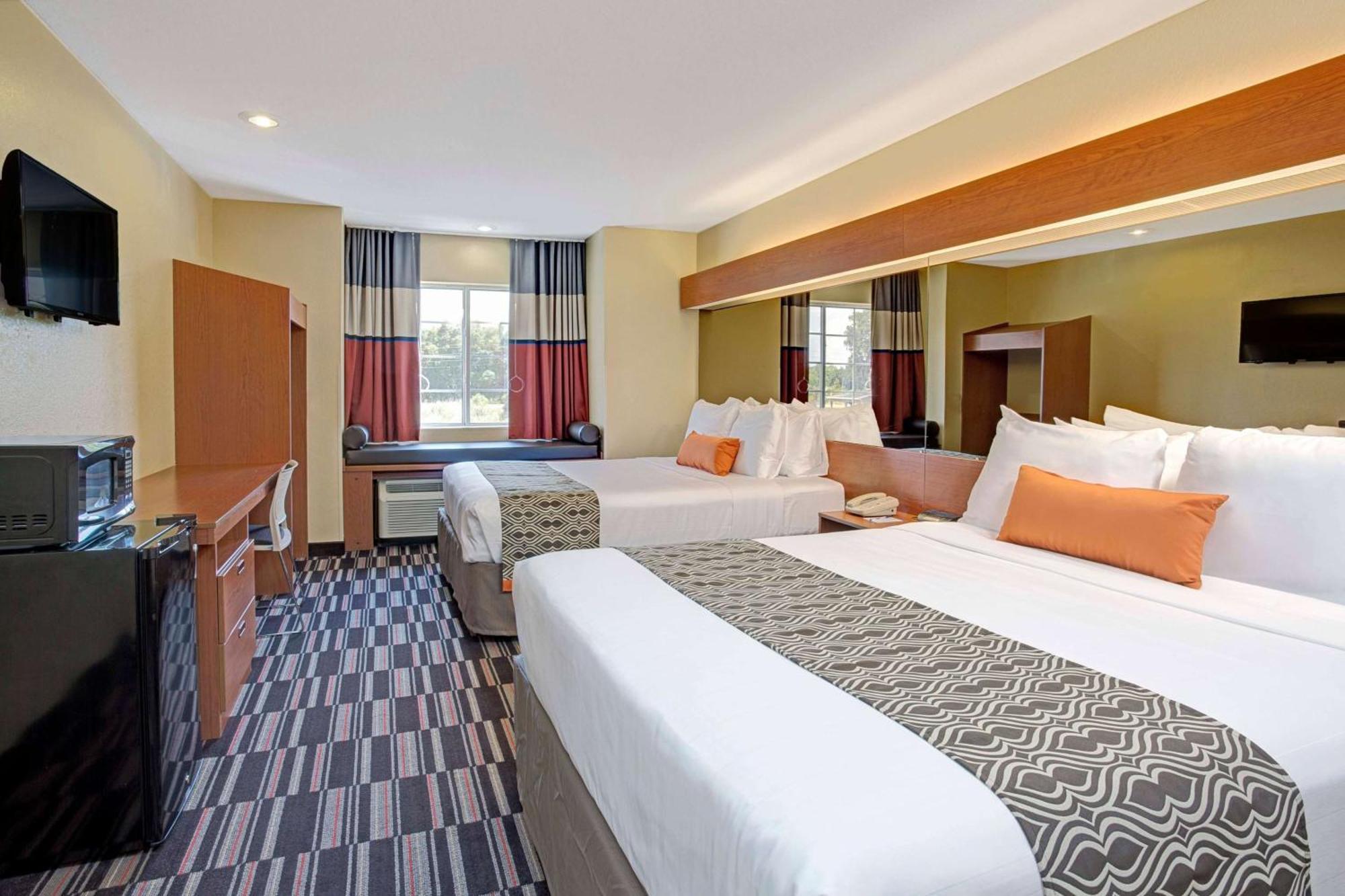 Microtel Inn & Suites By Wyndham Бушнелл Екстер'єр фото